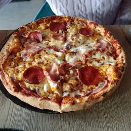 PizzaBox Lakitelek - Étel/ital