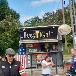 Üvegtigris Büfé, Tinnye - Egyéb