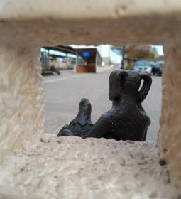 Kolodko: Anyám tyúkja miniszobor