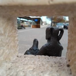 Kolodko: Anyám tyúkja miniszobor, Vác - Egyéb