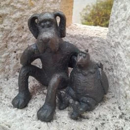 Kolodko: Anyám tyúkja miniszobor, Vác - Egyéb