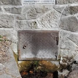 Vörös-kő, Tahitótfalu - Egyéb