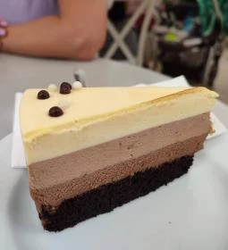 Zsúr Café & Fagylaltozó