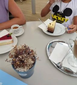 Zsúr Café & Fagylaltozó