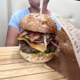 Hamburger Ház Balatonlelle - Étel/ital