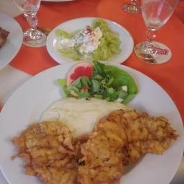 Vendéglő a Három Tölgyfához Tatabánya - Étel/ital