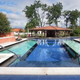 Mesés Shiraz Hotel Egerszalók - Medence/kert