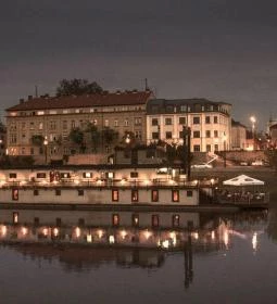 Westy Hajó Étterem & Pub