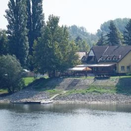 Vizafogó Panzió étterme Baja - Külső kép