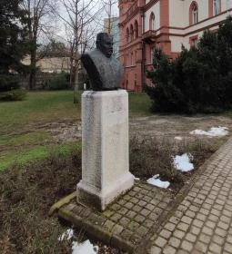 Eötvös Károly Megyei Könyvtár