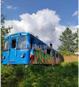 A Földből kitörő metrókocsi