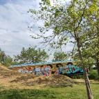 A Földből kitörő metrókocsi Csákberény - Egyéb