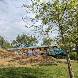 A Földből kitörő metrókocsi Csákberény - Egyéb