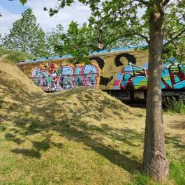 A Földből kitörő metrókocsi Csákberény - Egyéb