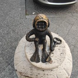 Kolodko: Búvár és a kulcs miniszobor, Budapest - Egyéb