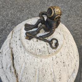 Kolodko: Búvár és a kulcs miniszobor, Budapest - Egyéb