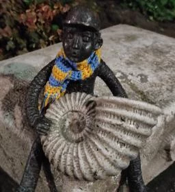 Kolodko: Utcazenész miniszobor