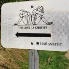 Love by Milov - Szeretet szobor Vál - Egyéb