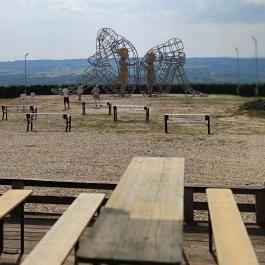 Love by Milov - Szeretet szobor Vál - Egyéb