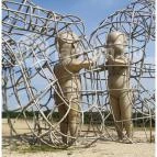 Love by Milov - Szeretet szobor Vál - Egyéb