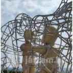 Love by Milov - Szeretet szobor Vál - Egyéb