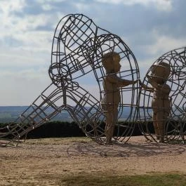 Love by Milov - Szeretet szobor Vál - Egyéb