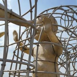 Love by Milov - Szeretet szobor Vál - Egyéb