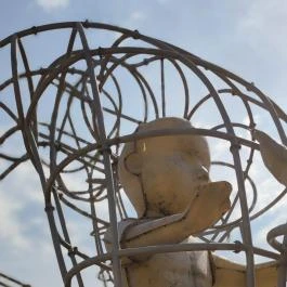 Love by Milov - Szeretet szobor Vál - Egyéb