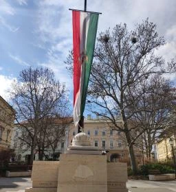 272. legjobb látnivaló: Országzászló tér