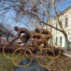 Ötkarikás szobor Békéscsaba - Egyéb