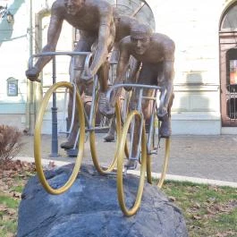 Ötkarikás szobor, Békéscsaba - Egyéb