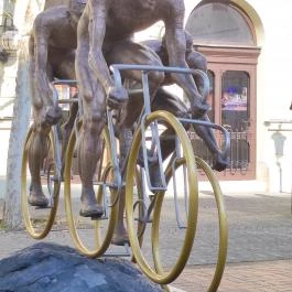 Ötkarikás szobor, Békéscsaba - Egyéb