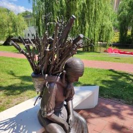 Rőzsehordó nő-szobor, Békéscsaba - Egyéb