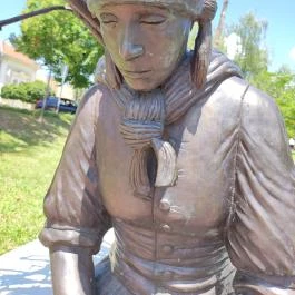 Rőzsehordó nő-szobor Békéscsaba - Egyéb