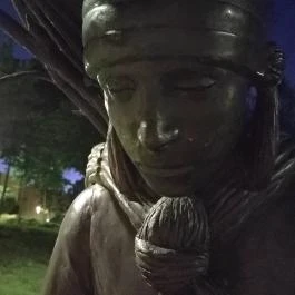 Rőzsehordó nő-szobor, Békéscsaba - Egyéb