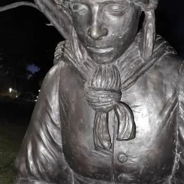 Rőzsehordó nő-szobor, Békéscsaba - Egyéb