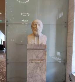 Vörösmarty Színház