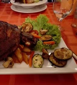 Szikra Galéria Étterem, Kávézó & Rendezvényház