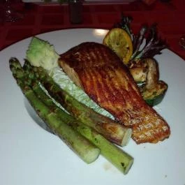 Szikra Galéria Étterem, Kávézó & Rendezvényház Jászberény - Étel/ital