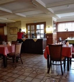 Szikra Galéria Étterem, Kávézó & Rendezvényház