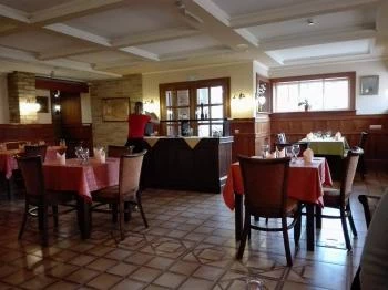 Szikra Galéria Étterem, Kávézó & Rendezvényház Jászberény