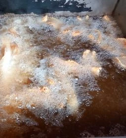 Oszi Bácsi Keszegsütödéje