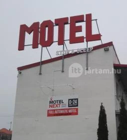 Motel Next