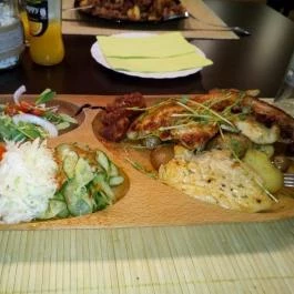  Vadvirág Vendéglő, Komló - Étel/ital