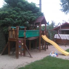 Relaxo Apartmanház Cserkeszőlő - Medence/kert