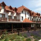 Sólyomvár Panzió Komlóska - Külső kép