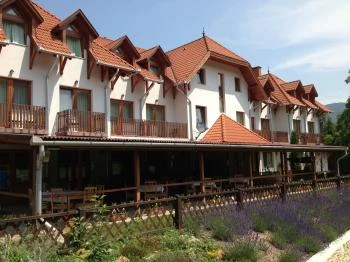 Sólyomvár Panzió Komlóska