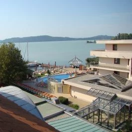 Flamingó Wellness & Konferencia Hotel Balatonfüred - Medence/kert