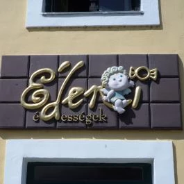 Édeni Édességek Boltja, Szentendre - Külső kép