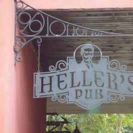 Heller's Pub & Étterem, Budapest - Belső